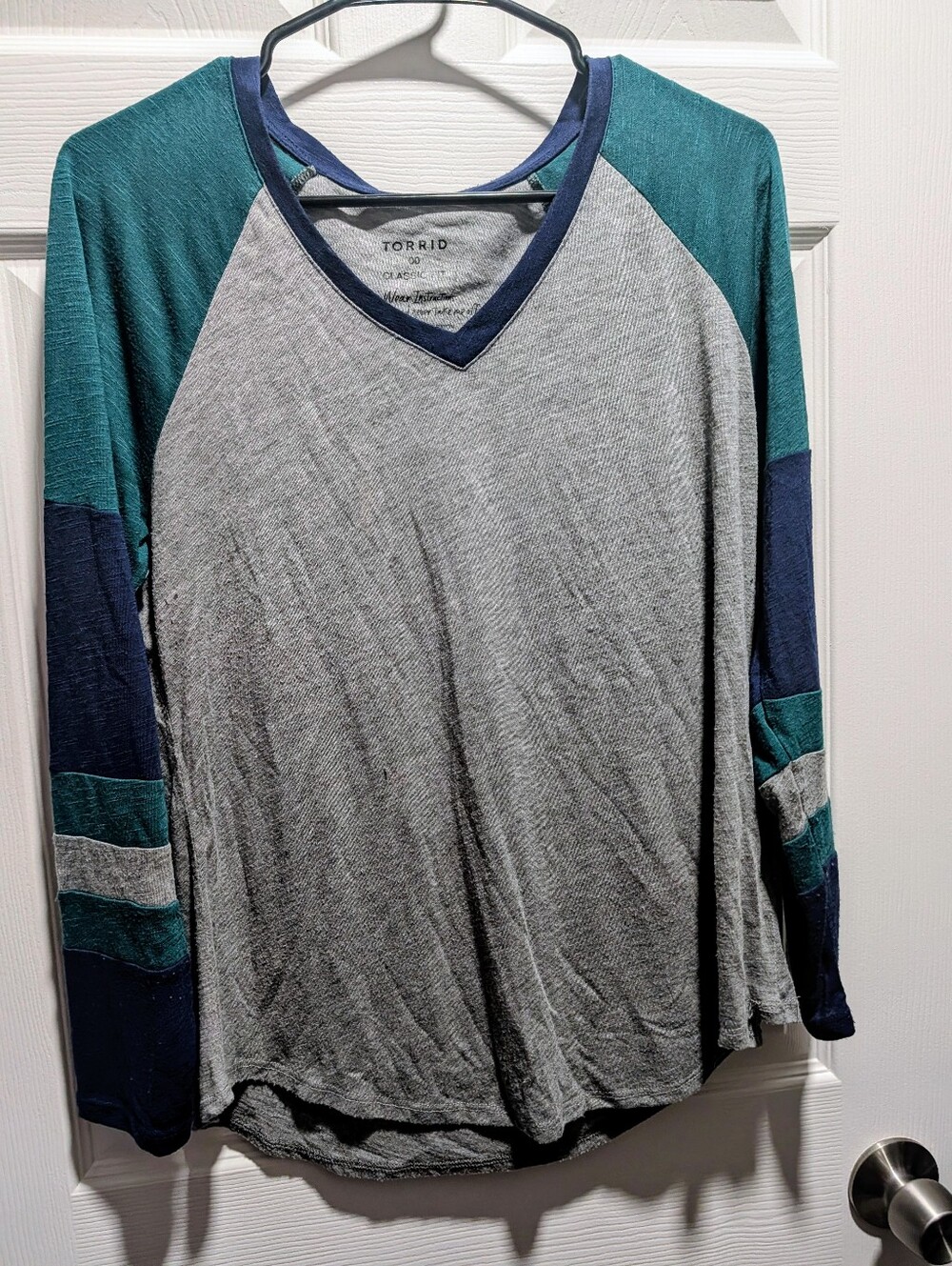 Torrid Women's V-Neck Raglan Long Sleeve Shirt